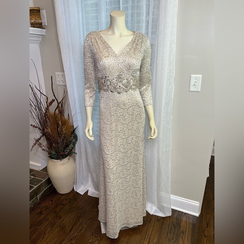 Alex Evenings, Beautiful Cream Lace Forma…